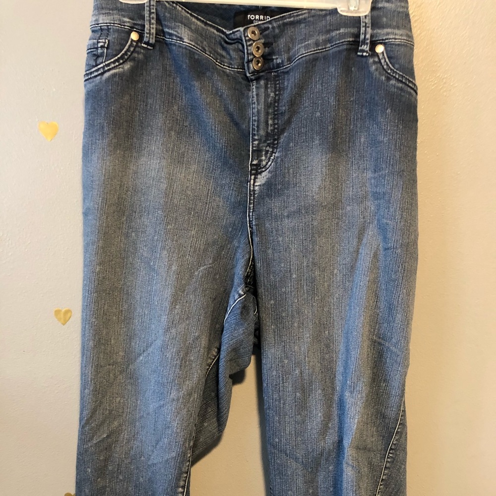 You’ll 💙 these Capri jeans !